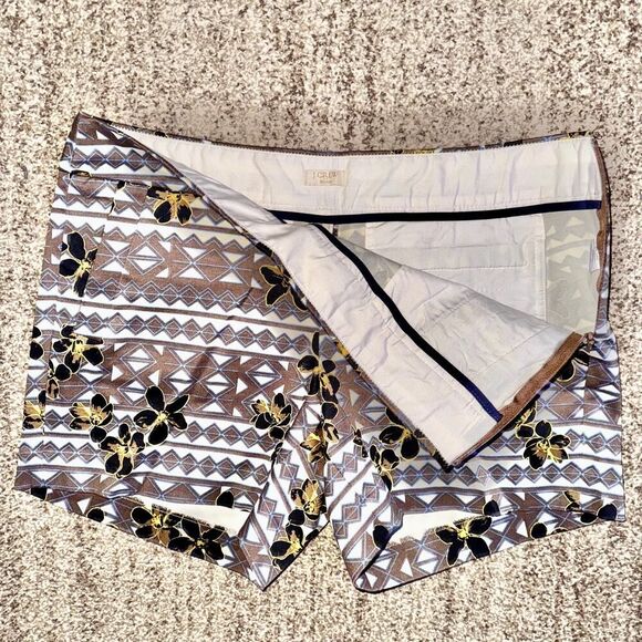 J. Crew Women's Stretch Hawaiian Print Flat Front Chino Shorts Brown Size 8 - Picture 3 of 8